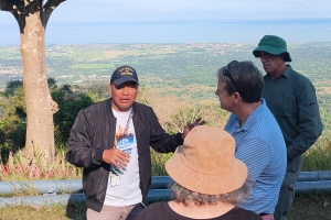 Atop Mt Samat with Manila Bay in the background - click to enlarge Atop Mt Samat with Manila Bay in the background